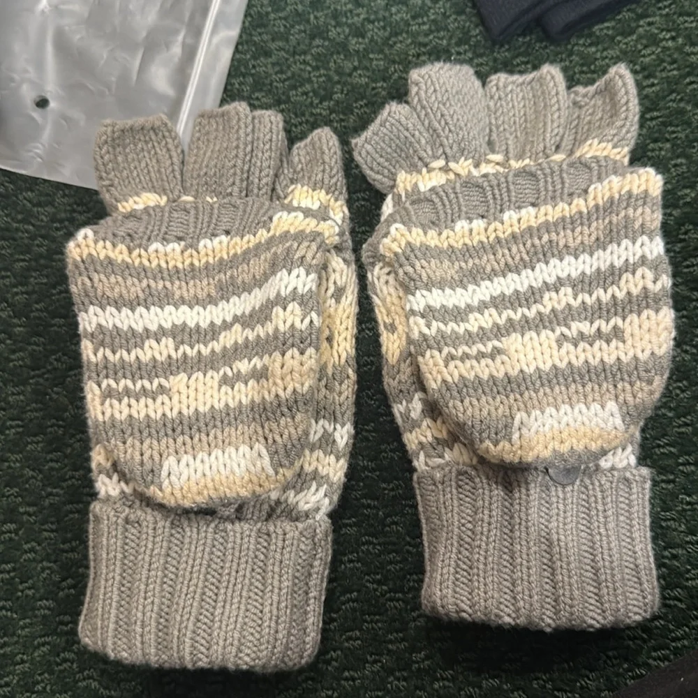 RACHEL RACHEL ROY gloves NWOT FINGERLESS GLOVES/MITTENS  GRAY AND WHITE